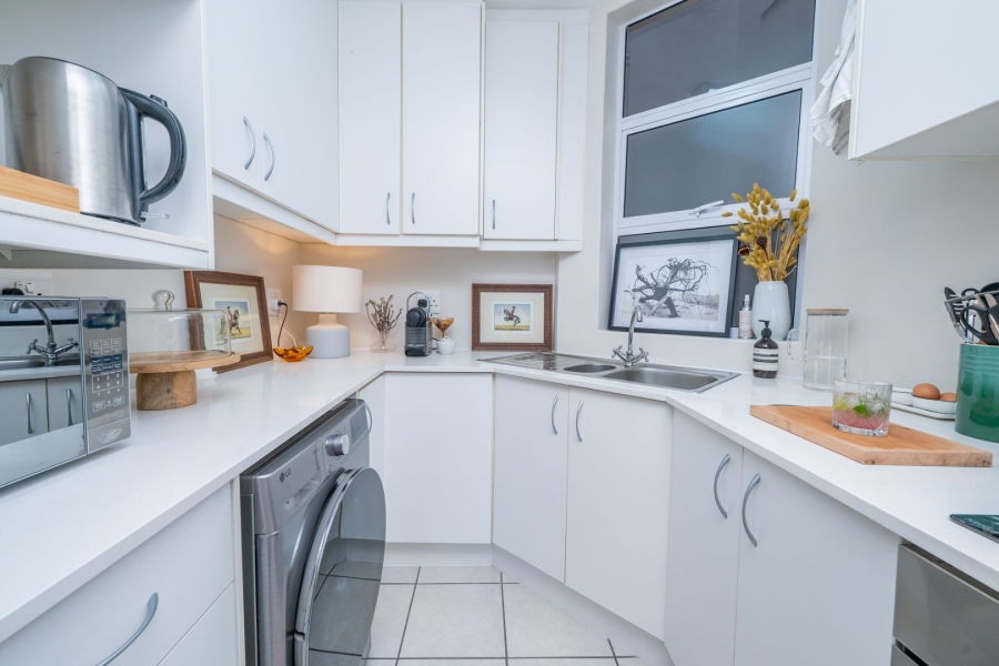 To Let 1 Bedroom Property for Rent in Fresnaye Western Cape